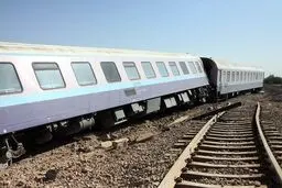 قطار مسافربری خوزستان - تهران بعد از ظهر امروز از ریل خارج شد