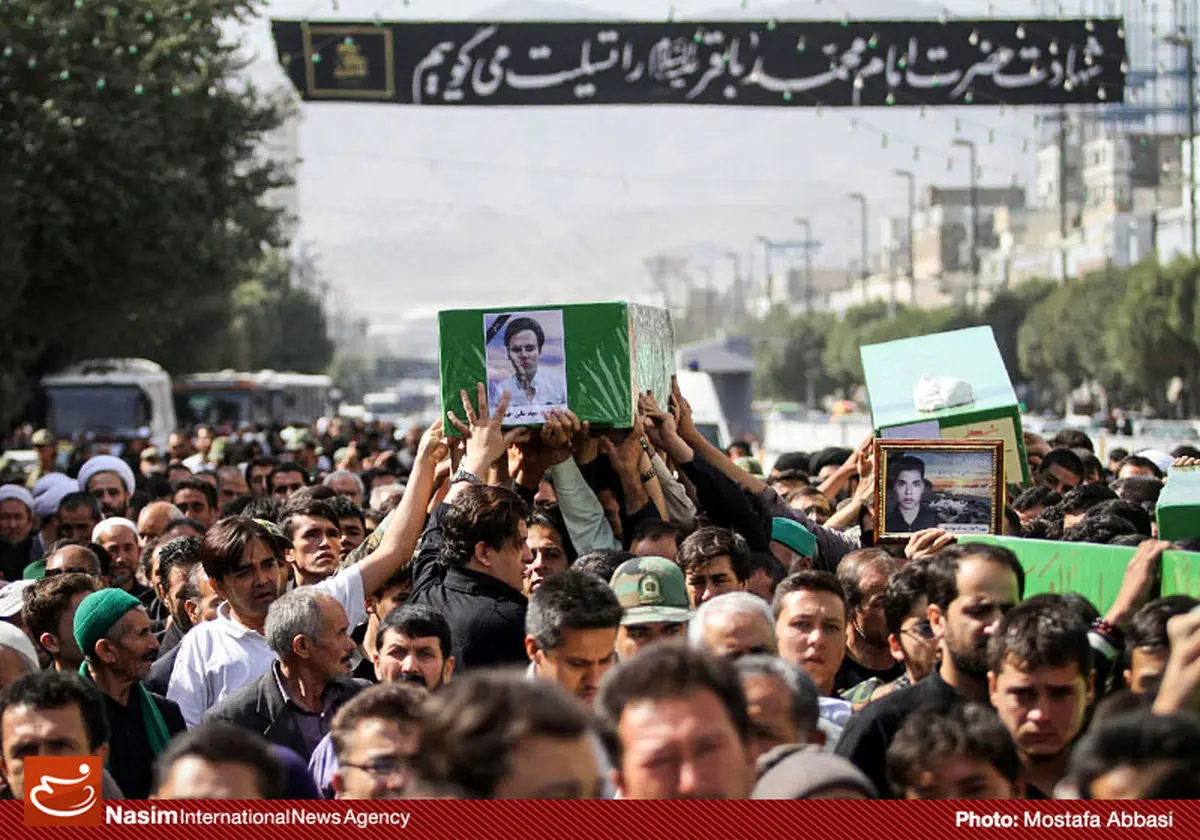 گزارش تصویری:: تشییع پیکر شهدای داوطلب مدافع حرم در مشهد