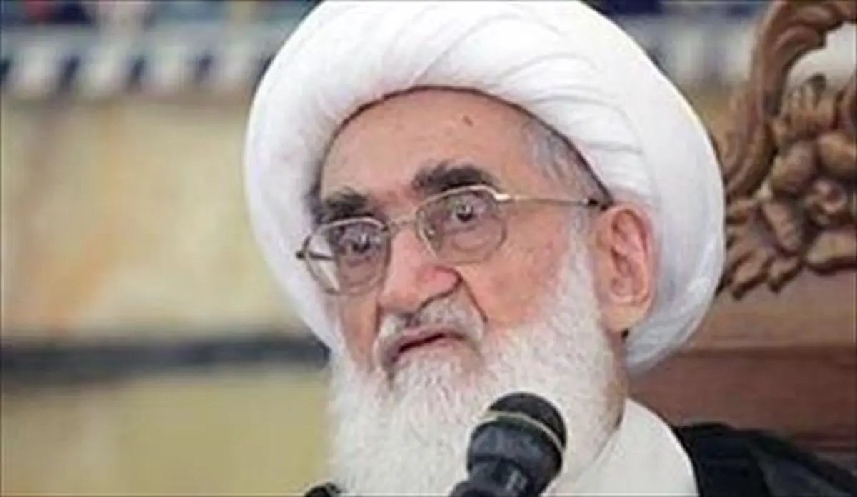 آیت الله نوری همدانی با خانواده شهیدان جعفری‌نیا دیدار کرد