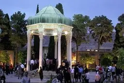 راز ماندگاری اشعار حافظ پیوند عمیق وی با قرآن است