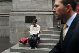 رئیس بانک مرکزی آمریکا: شکاف فقیر و غنی به بالاترین حد طی ۱۰۰ سال اخیر رسید