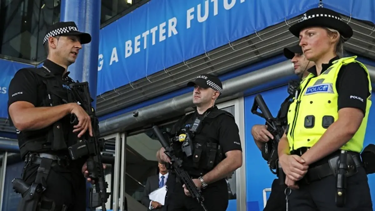 چهار شهروند انگلیسی امروز در دادگاه این کشور به اتهام تلاش برای عملیات تروریستی محاکمه شدند