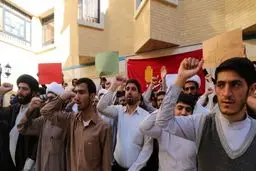 طلاب حوزه‌های علمیه شیراز در اعتراض به هتک حرمت به ساحت اباعبدالله تجمع کردند