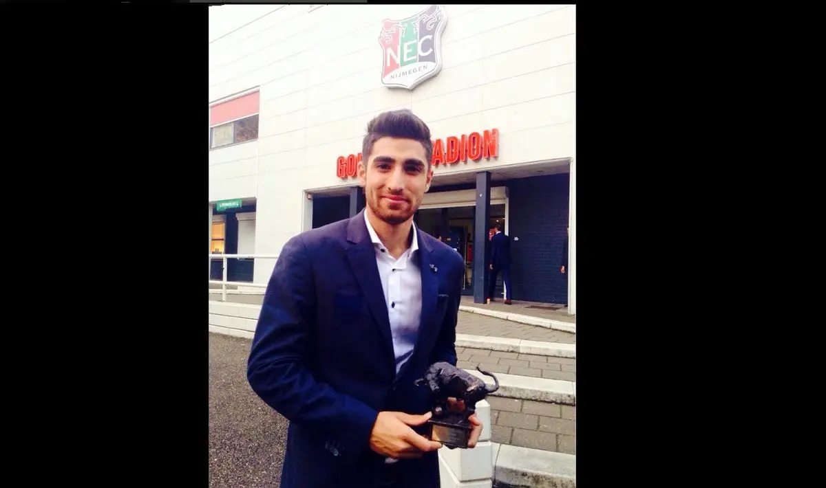 علیرضا جهانبخش جایزه گاو برنزی خود را دریافت کرد