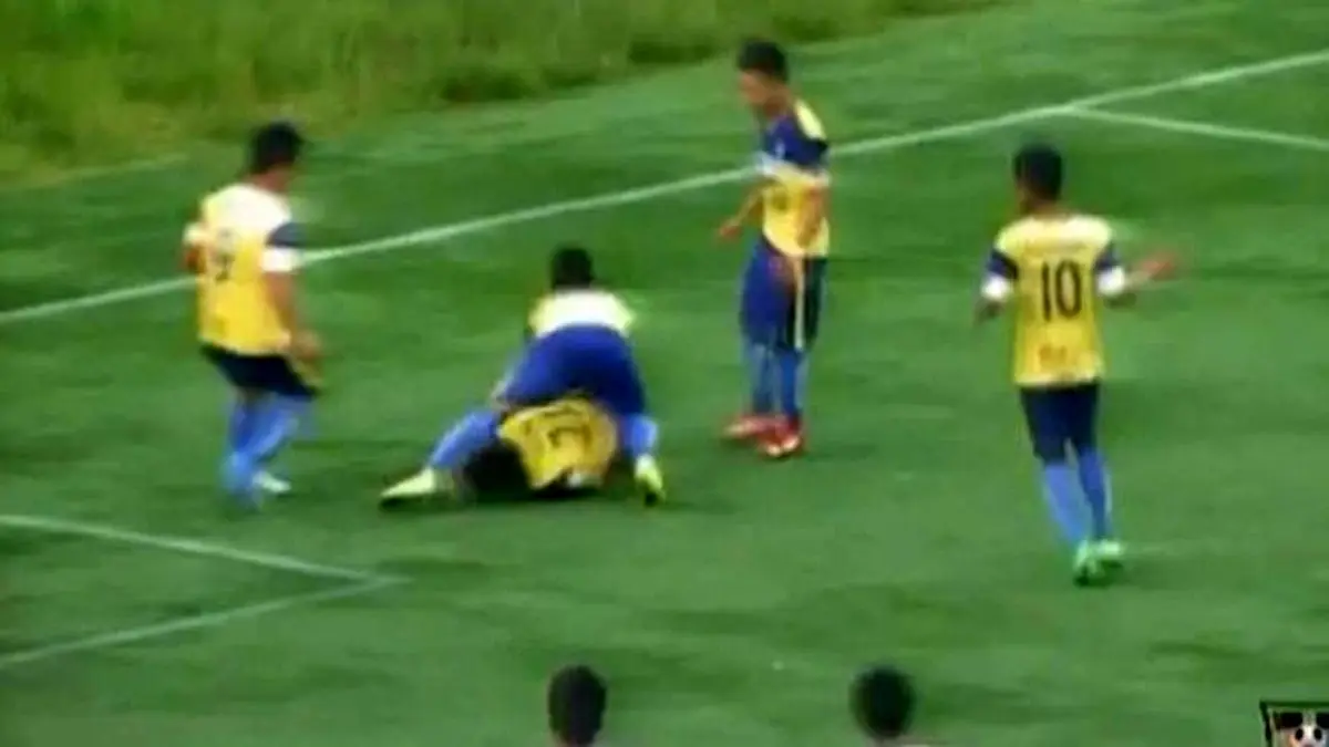 فوتبالیست ۲۳ ساله هندی پس از شادی گل جانش را از دست داد