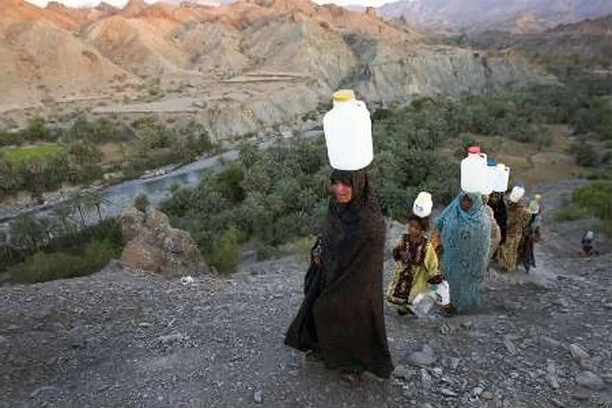 "۱۳۰۰ خانوار در روستای چاه جمال شهرستان ایرانشهر فاقد آب شرب هستند"
