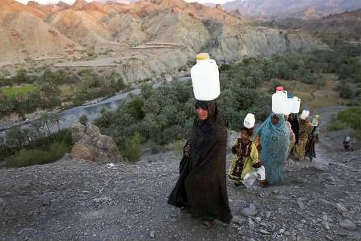 "۱۳۰۰ خانوار در روستای چاه جمال شهرستان ایرانشهر فاقد آب شرب هستند"