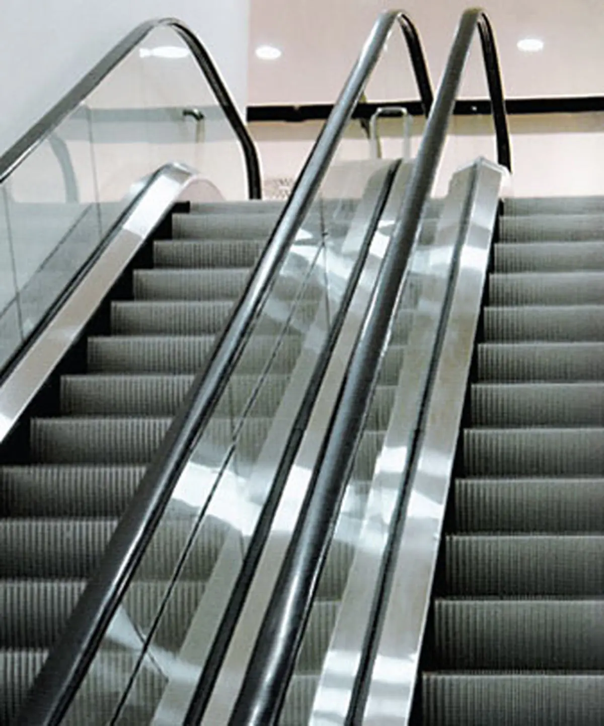 خط ۳ مترو تهران به ۲۴ پله برقی مجهز شد