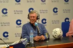 کارلو آنچلوتی: همیشه سیگار می‌کشم