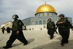 صهیونیست‌ها صبح امروز به مسجدالاقصی یورش بردند