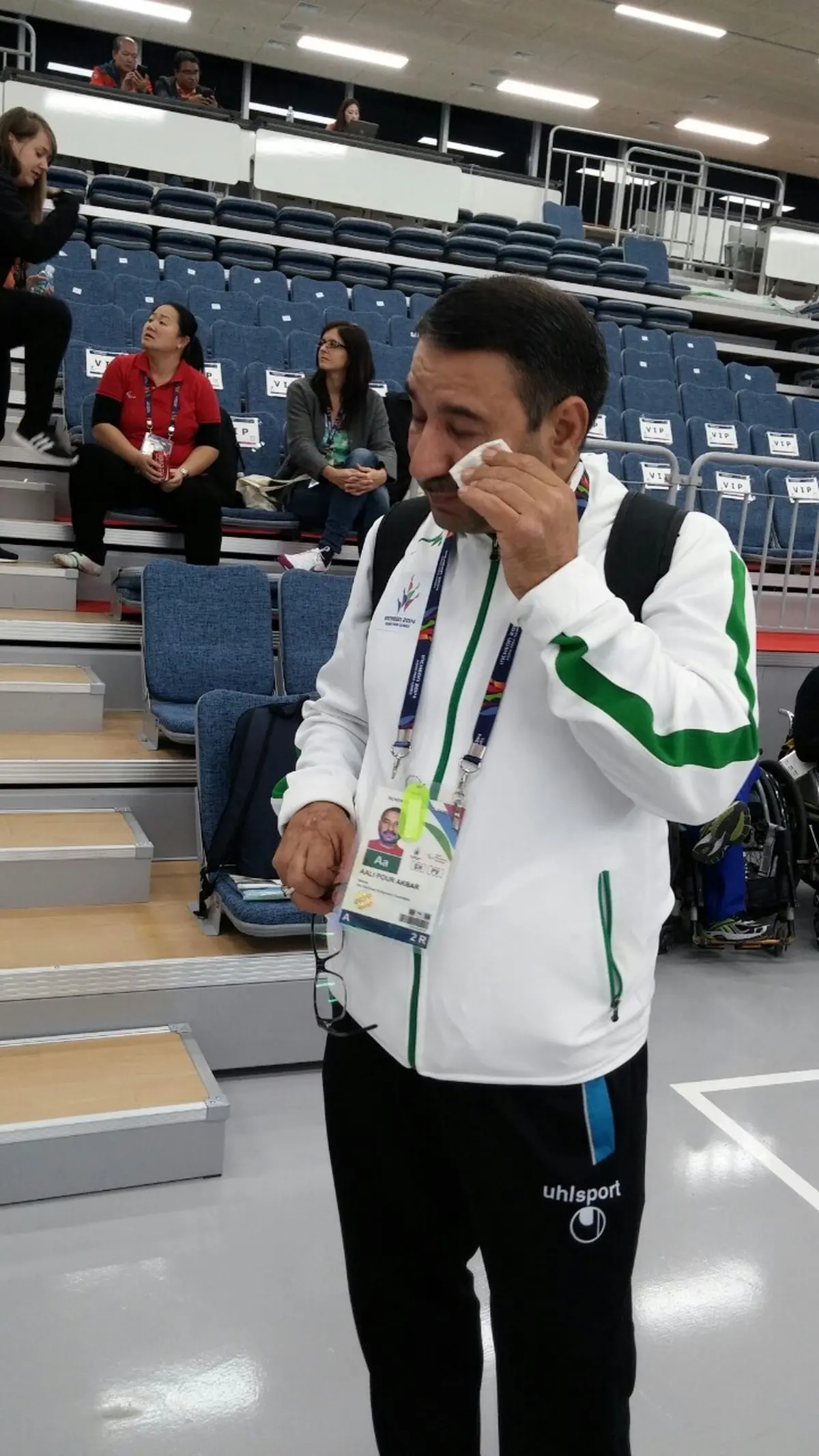 تیرانداز ایرانی پس از شنیدن خبر زیارت حرم امام رضا (ع) اشک شوق ریخت