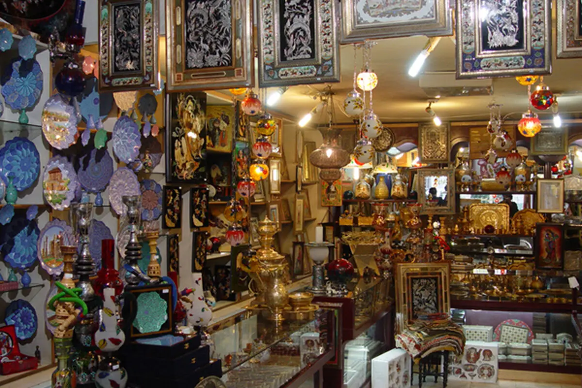 "وابستگی صنایع دستی به گردشگری و سیاست‌های دولت آسیب‌پذیر است"