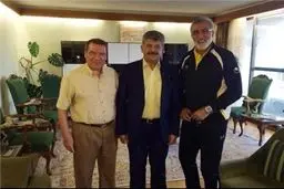 مدیرعامل و سرمربی سپاهان با همایون شاهرخی دیدار کردند