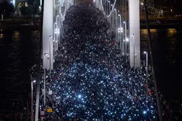 معترضان ضد دولتی در مجارستان تظاهرات کردند