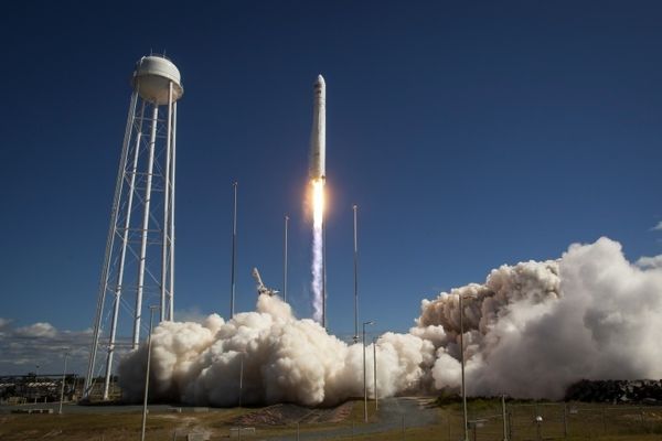 مقامات آمریکایی ارزش راکت ماهواره‌بر منفجر شده را ۲۰۰ میلیون دلار اعلام کردند