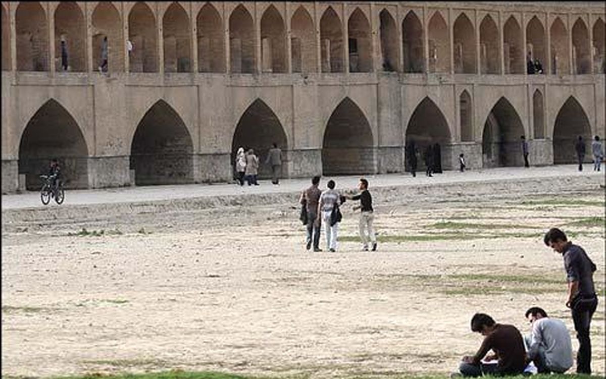 مدیرعامل آب منطقه‌ای اصفهان: ۱۲ آبان آب در زاینده‌ رود جریان می‌یابد