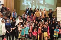 کودکان بی‌سرپرست بم به تماشای 