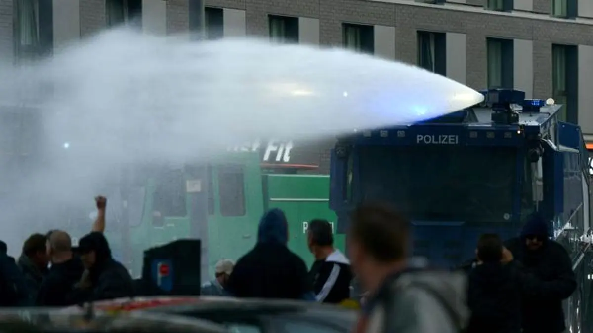 درگیری پلیس با شرکت‌‌کنندگان در تظاهرات ضد داعش در آلمان ۱۴ زخمی بر جای گذاشت