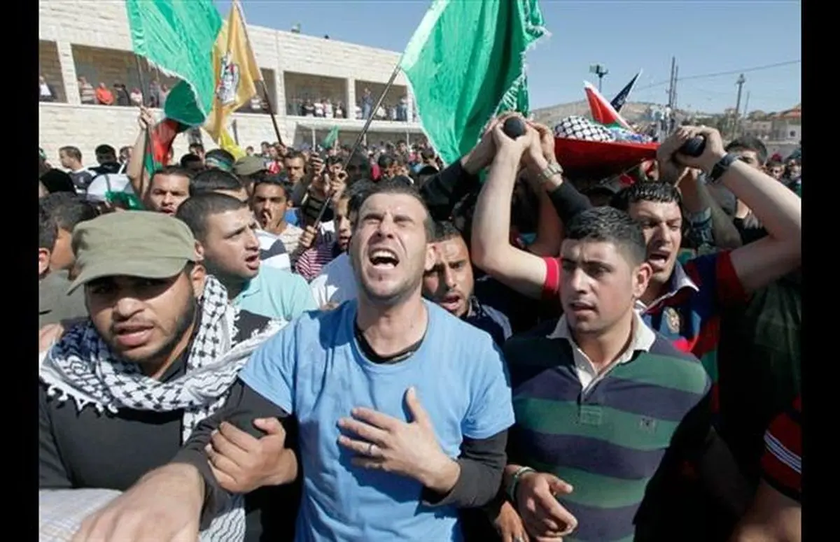 نظامیان صهیونیست به مراسم عزاداری یک شهید فلسطینی یورش بردند