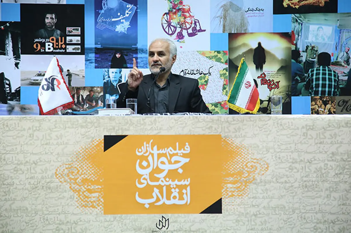 عباسی: بت دکتر و فوتبالیست و هنرمند را بشکنیم
