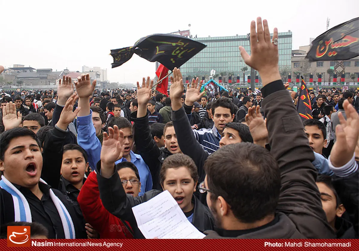 گردهمایی پنج هزار نفری دانش‌آموزان عاشورایی در میدان امام حسین(ع) برگزار شد