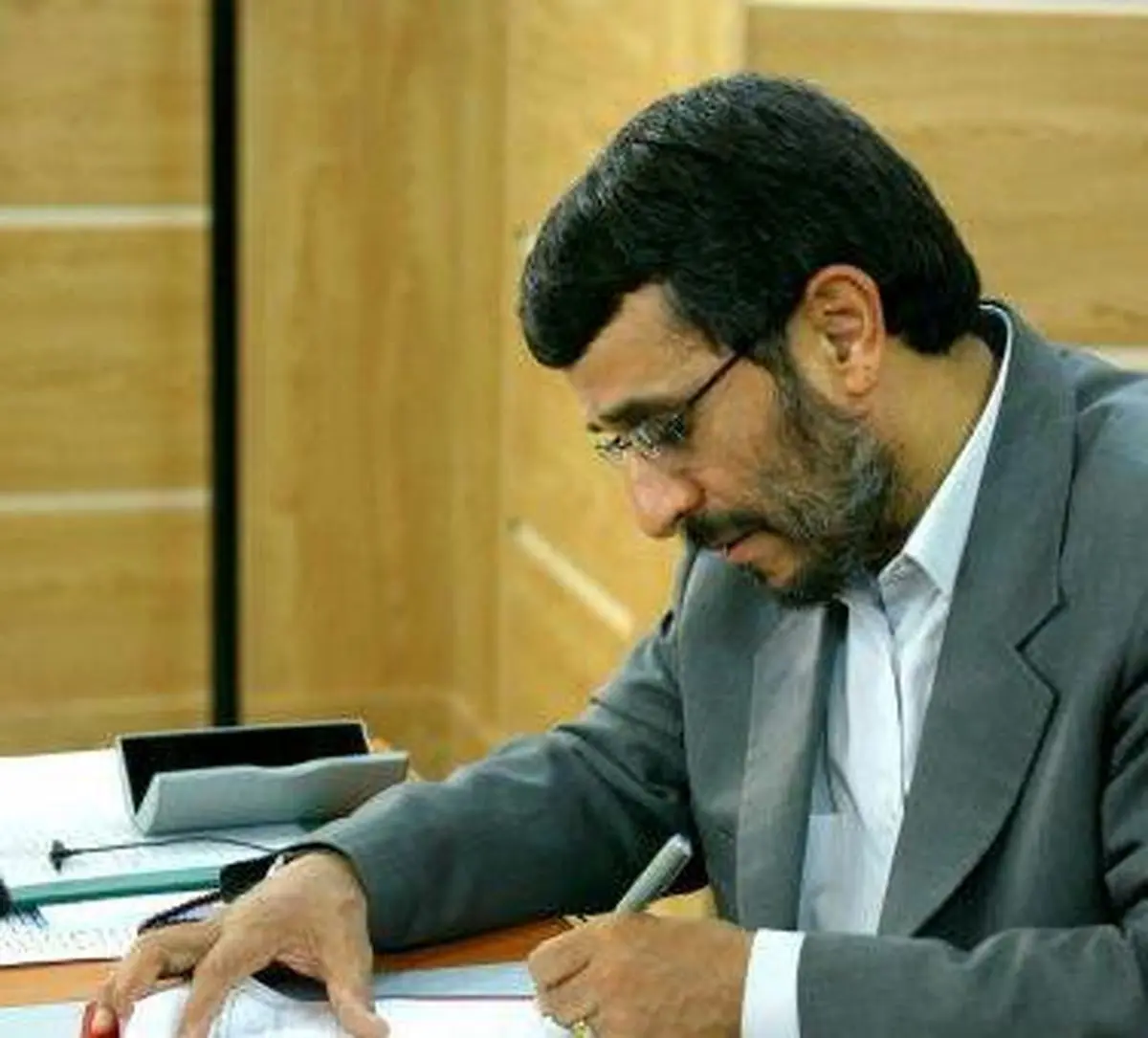 احمدی‌نژاد درگذشت والده محمدرضا رحیمی را تسلیت گفت