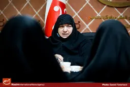 گزارش تصویری:: حضور بانوی تازه مسلمان شده آمریکایی در خبرگزاری «نسیم»