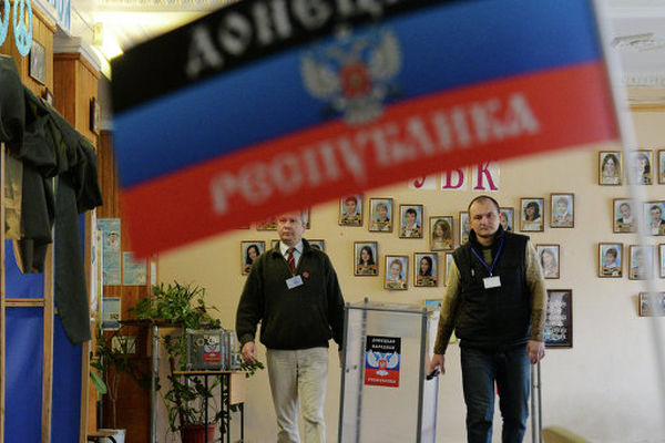 انتخابات در مناطق شرقی اوکراین، علی رغم مخالفت کی‌یف و غرب ‌آغاز شد