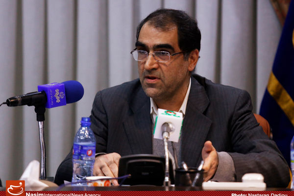 وزیر بهداشت با خانواده شهید عبدالحسینی دیدار کرد