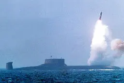 روسیه موشک قاره‌پیمای خود را در آب‌های شمال 
