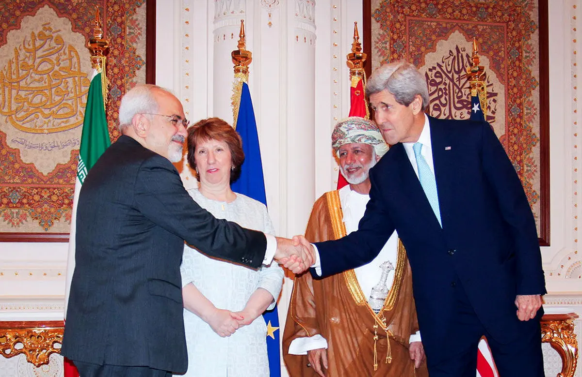 دور دوم نشست سه‌جانبه ظریف، کری و اشتون پس از دو ساعت و نیم مذاکره پشت درهای بسته در مسقط پایان یافت