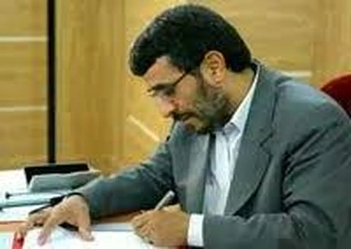 محمود احمدی‌نژاد از خدمات "ضرغامی" قدردانی و انتصاب "سرافراز" را تبریک گفت