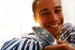 کنترل تلویزیون‌های جدید به زبان فارسی تجهیز شدند