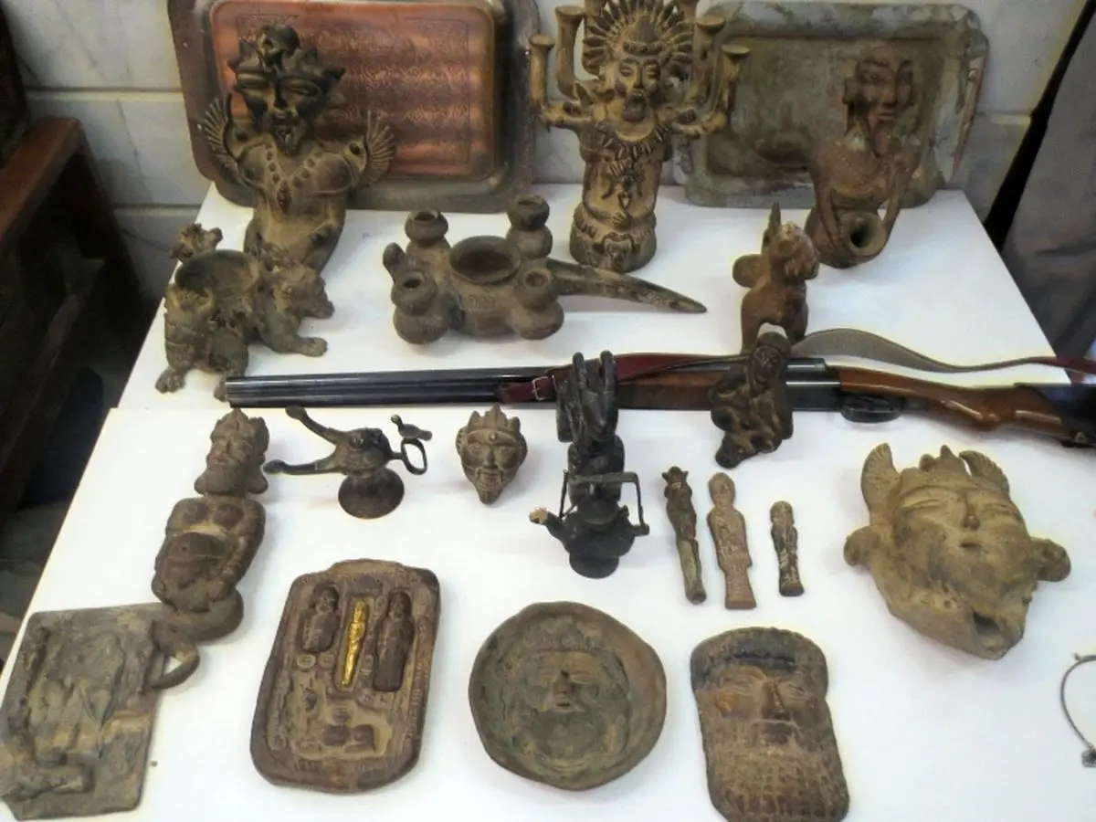 "باند بین‌المللی قاچاق اشیای عتیقه در مشهد منهدم شد"