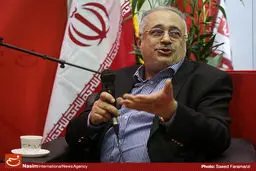 ناصری: ساده انگاری است فکر کنیم آمریکا تحریم‌ها را برمی‌دارد؛ باید به زور بگیریم