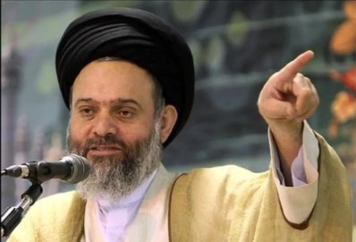 خطیب جمعه قم: ما با شعار "هیهات من الذلة" در برابر آمریکا ایستاده‌ایم