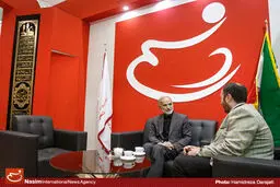 رئیس کمیته هسته‌ای مجلس از غرفه «نسیم» در نمایشگاه مطبوعات دیدن کرد