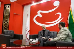 رئیس کمیته هسته‌ای مجلس از غرفه «نسیم» در نمایشگاه مطبوعات دیدن کرد