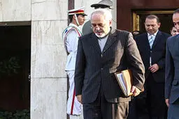 ظریف وارد مسقط شد