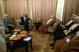 کری در دیدار با وزیر خارجه عمان، از 