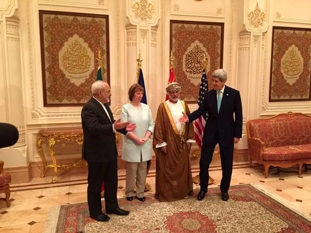 مذاکرات ظریف، کری و اشتون در مسقط با حضور یوسف بن علوی آغاز شد