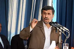 محمود احمدی‌نژاد، رئیس‌جمهور سابق در سفر غیررسمی وارد مشهد شد