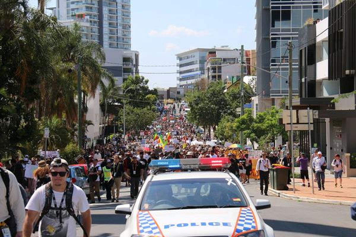 همزمان با نشست "جی ۲۰"، هزاران معترض در شهر "بریزبن" استرالیا تظاهرات کردند