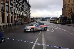 بخشی از پارلمان انگلیس در پی تهدیدات تروریستی تخلیه شد
