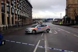 بخشی از پارلمان انگلیس در پی تهدیدات تروریستی تخلیه شد