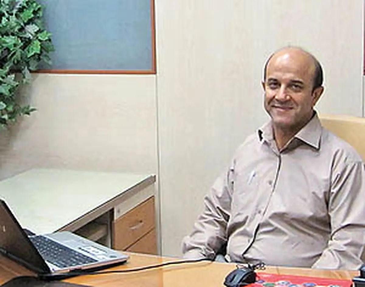 کمیل طیبی: تیم اقتصادی دولت "تدبیری" برای آینده ندارد و تنها "امید" به مذاکرات بسته است