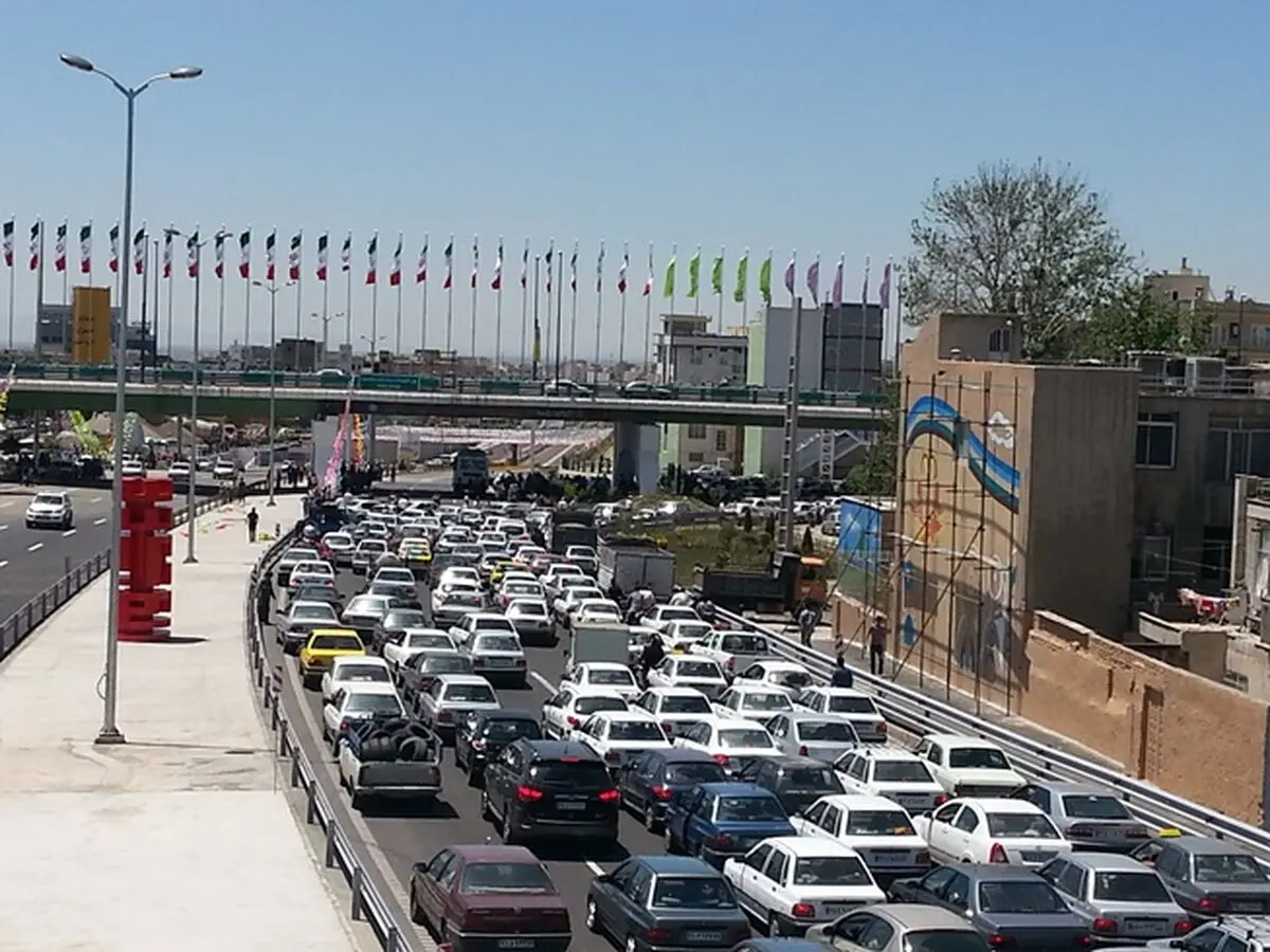 تغییر مسیر ناگهانی، یکی از اصلی‌‌ترین علل بروز حوادث ترافیکی در بزرگراه‌ها و معابر شهری است