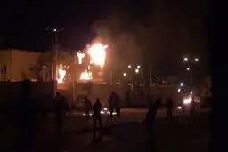 مردم بحرین شب گذشته در حمایت از همه‌پرسی تظاهرات کردند