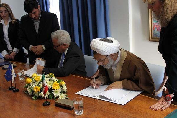 ایران و قبرس برای استرداد مجرمین و انتقال محکومین توافق‌نامه همکاری امضا کردند