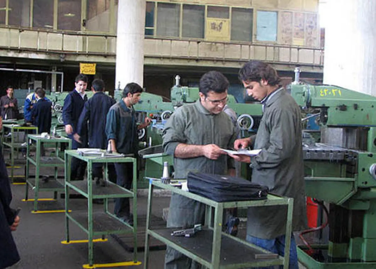 مشاور وزیر کار: بیش از ۹۶ درصد از واحدهای تولیدی زیر ۱۰ نفرند